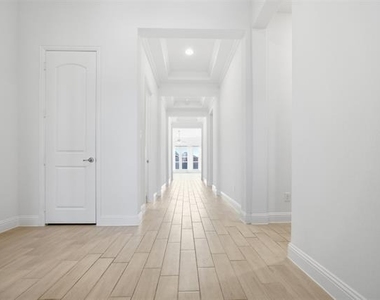 208 Sequoia Drive - Photo Thumbnail 4