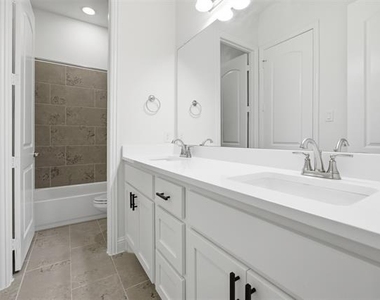 208 Sequoia Drive - Photo Thumbnail 6