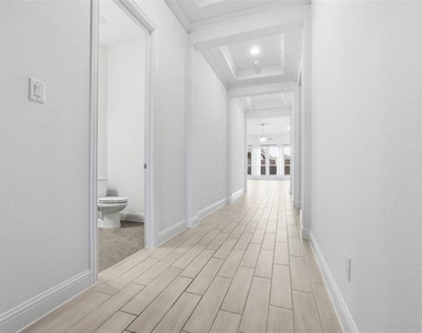 208 Sequoia Drive - Photo Thumbnail 35
