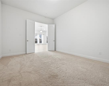 208 Sequoia Drive - Photo Thumbnail 20
