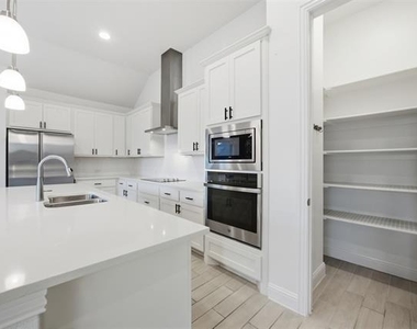208 Sequoia Drive - Photo Thumbnail 26