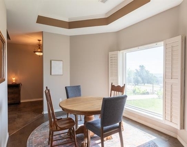 364 Alexandra Drive - Photo Thumbnail 28
