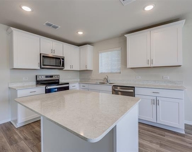 877 Table Rock Street - Photo Thumbnail 10