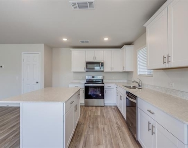 877 Table Rock Street - Photo Thumbnail 9