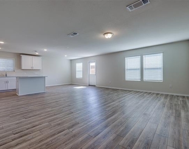 877 Table Rock Street - Photo Thumbnail 5