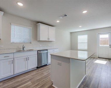 877 Table Rock Street - Photo Thumbnail 7