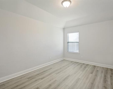 4541 Conrad Avenue - Photo Thumbnail 20