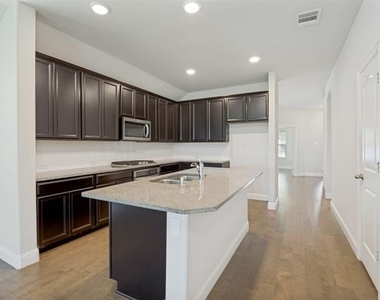 4541 Conrad Avenue - Photo Thumbnail 6