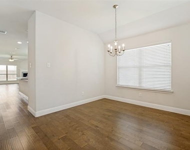 4541 Conrad Avenue - Photo Thumbnail 5