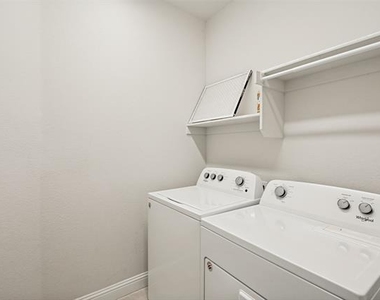 4541 Conrad Avenue - Photo Thumbnail 23
