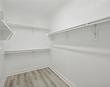 4541 Conrad Avenue - Photo Thumbnail 19