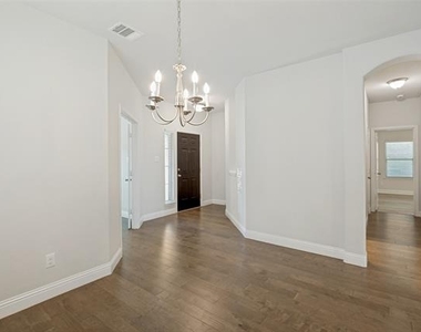 4541 Conrad Avenue - Photo Thumbnail 2