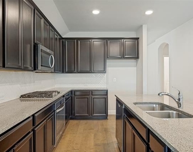 4541 Conrad Avenue - Photo Thumbnail 7