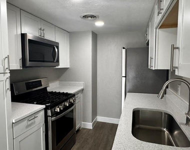 15919 Stillwood Street - Photo Thumbnail 4