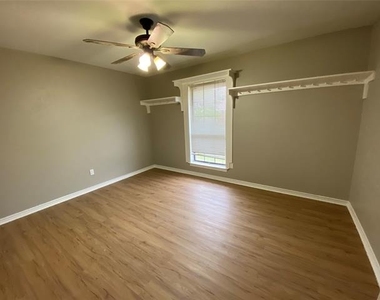 307 Wildwood Lane - Photo Thumbnail 18