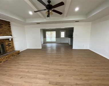 307 Wildwood Lane - Photo Thumbnail 4