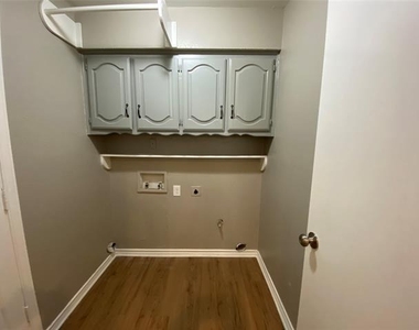 307 Wildwood Lane - Photo Thumbnail 11