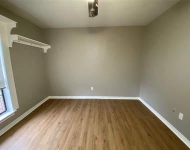 307 Wildwood Lane - Photo Thumbnail 17