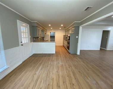 307 Wildwood Lane - Photo Thumbnail 7