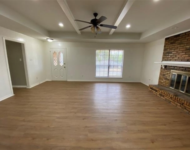 307 Wildwood Lane - Photo Thumbnail 5