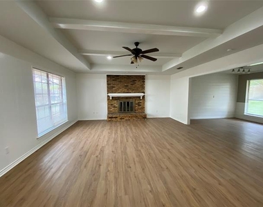 307 Wildwood Lane - Photo Thumbnail 3