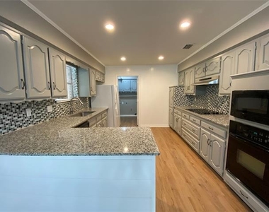 307 Wildwood Lane - Photo Thumbnail 8