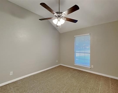 408 Jeffdale Drive - Photo Thumbnail 12