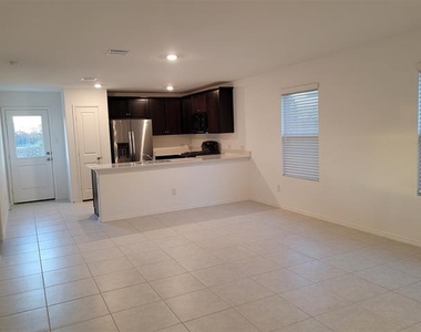 7513 Bluebell Lane - Photo Thumbnail 4