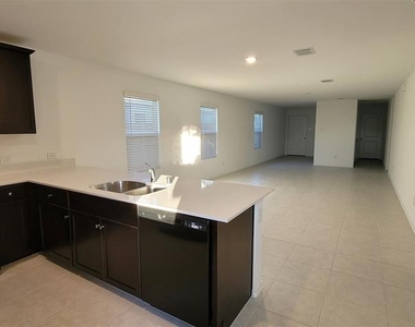 7513 Bluebell Lane - Photo Thumbnail 10