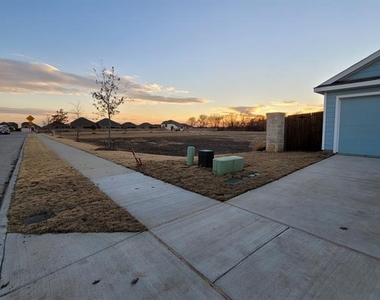 7513 Bluebell Lane - Photo Thumbnail 2