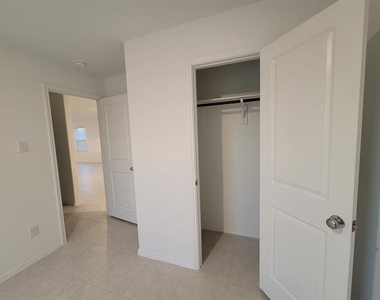 7513 Bluebell Lane - Photo Thumbnail 16