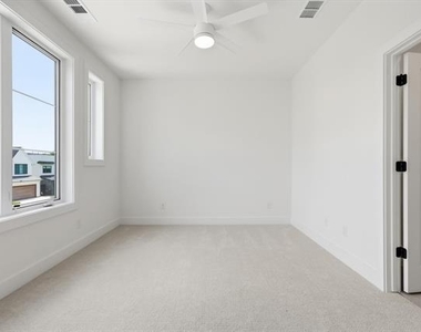 4525 Hopkins Avenue - Photo Thumbnail 21