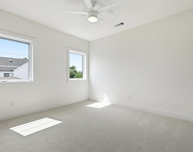 4525 Hopkins Avenue - Photo Thumbnail 22