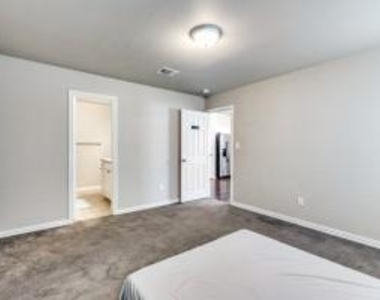 2719 Avenue J - Photo Thumbnail 10