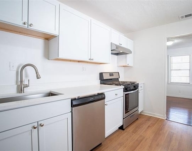 3323 W Clarendon Drive - Photo Thumbnail 7