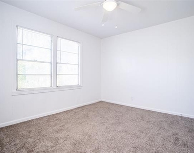 3323 W Clarendon Drive - Photo Thumbnail 17