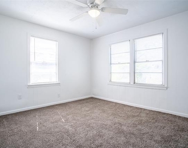 3323 W Clarendon Drive - Photo Thumbnail 14