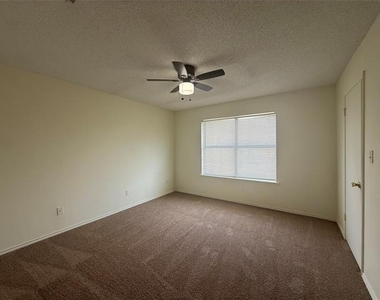 2057 W Walnut Street - Photo Thumbnail 9