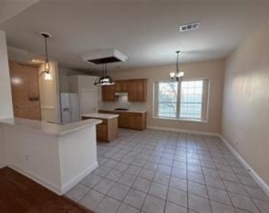 123 Hillcrest Drive - Photo Thumbnail 3