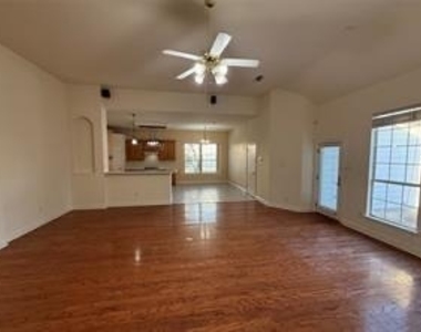 123 Hillcrest Drive - Photo Thumbnail 2