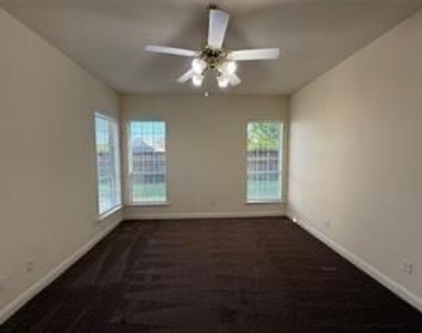 123 Hillcrest Drive - Photo Thumbnail 14