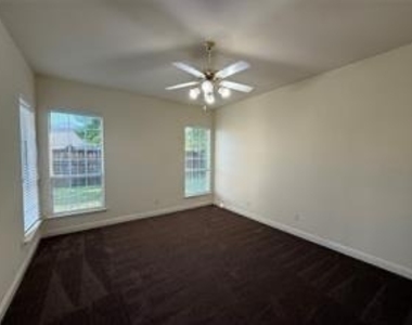 123 Hillcrest Drive - Photo Thumbnail 13