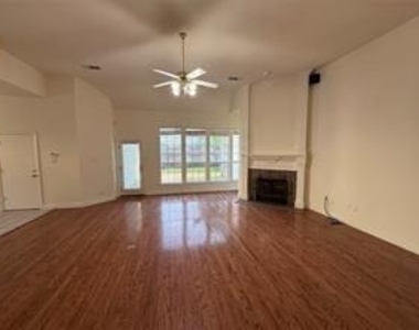 123 Hillcrest Drive - Photo Thumbnail 1