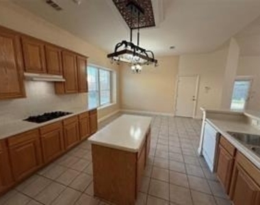 123 Hillcrest Drive - Photo Thumbnail 6