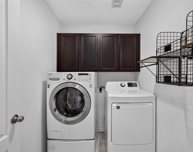 2420 Canongate Drive - Photo Thumbnail 28