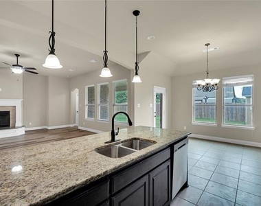 437 Whispering Willow Drive - Photo Thumbnail 4