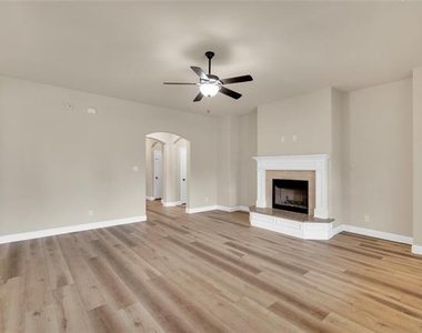 437 Whispering Willow Drive - Photo Thumbnail 7