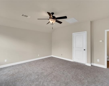 437 Whispering Willow Drive - Photo Thumbnail 20