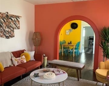 202 E 5th Street - Photo Thumbnail 2