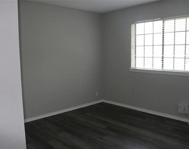 627 Cherry Lane - Photo Thumbnail 14